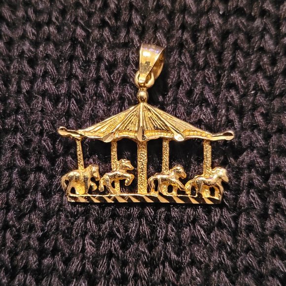 Jewelry - 14K Gold Carousel Pendant